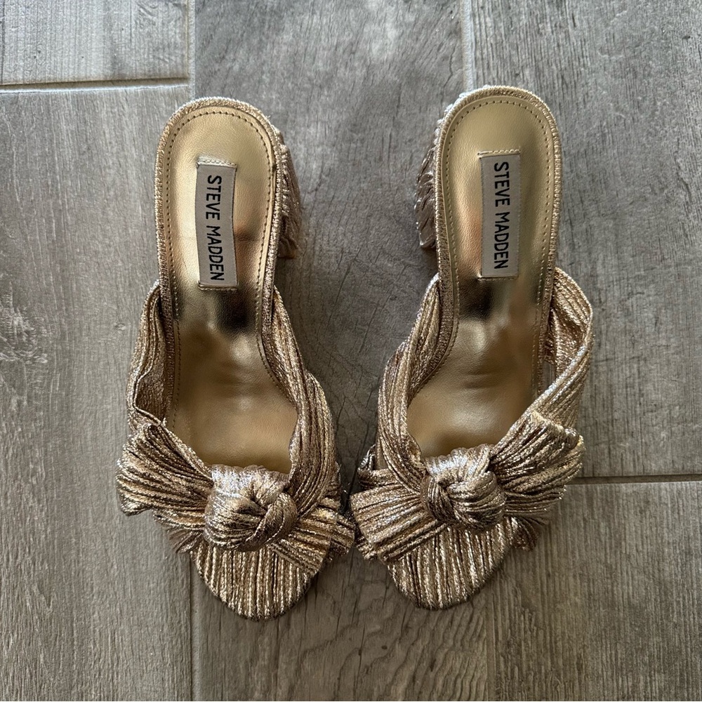 Steve Madden Deacon Knot Block Heel Slide Sandals in Metallic Gold - Picture 2 of 9